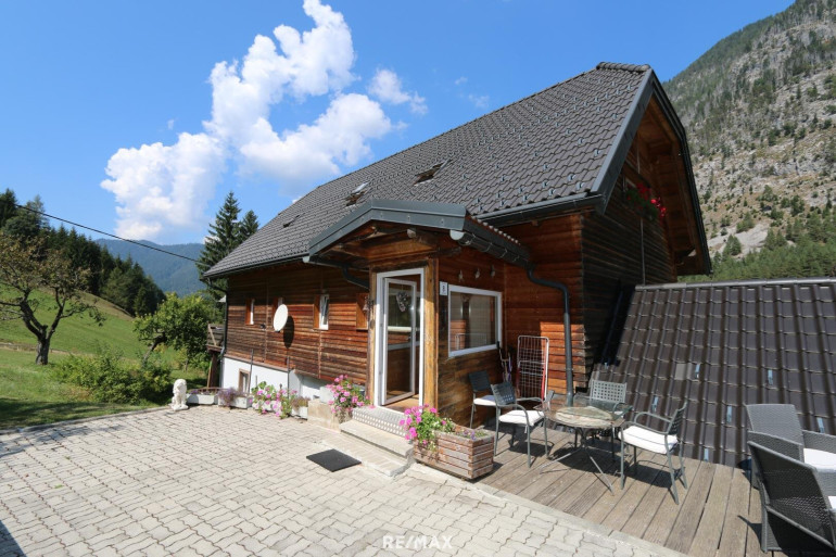 Haus - 9530, Bleiberg-Kreuth - chaletartige Wohnung mit riesigem Garten, beinahe ein ganzes Haus