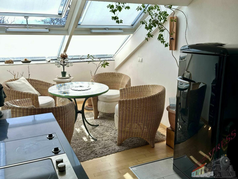 Wohnung - 5026, Salzburg - Liebevolle 2 Zimmer- oder Atelierwhg. - DG - Salzburgblick - gemauerter Kaminofen - Sichtdachstuhl