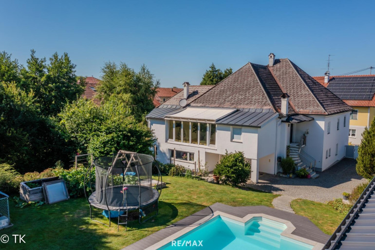 Haus - 4923, Lohnsburg - Großzügiges Wohnhaus mit Pool