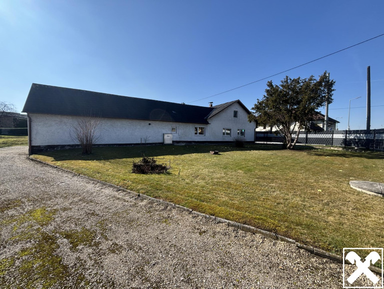 Haus - 4063, Hörsching - Großzügiges Grundstück mit Bestandsgebäude