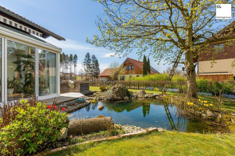 Haus - 5141, Moosdorf - Sehr gepflegtes Familienhaus mit Pool, Fischteich und neuem Pelletssystem – großer Garten