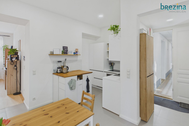 Wohnung - 1150, Wien - Renovierter Altbau-Charme mit hofseitiger Loggia