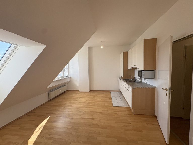 Wohnung - 1140, Wien - Ruhige 1- Zimmerwohnung im Dachgeschoß und in den Innenhof!!!