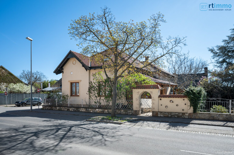 Haus - 2232, Deutsch-Wagram - IHR FAMILIENDOMIZIL: KLIMATISIERTE GERÄUMIGE STADTVILLA MIT SCHÖNEM GARTEN, NEBENGEBÄUDEN UND SPIELPLATZ