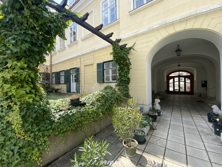 Wohnung - 2500, Baden - Baden Zentrum: 2 Zimmer - Gartenwohnung im Metternich-Hof!