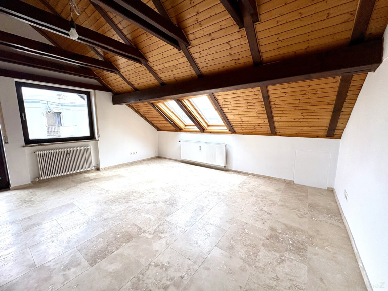 Wohnung - 8043, Graz - Ateliercharakter: Garconniere mit großem Balkon im 2.OG ohne Lift