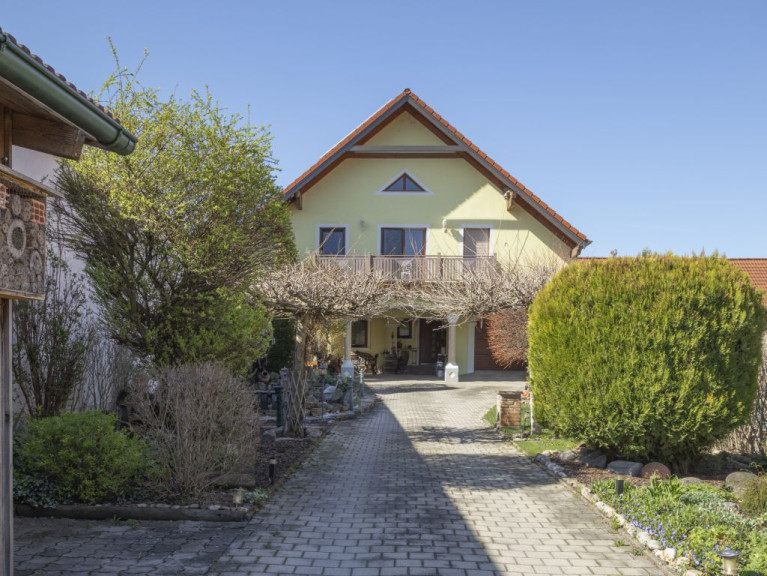 Haus - 2014, Breitenwaida - MODERN-KLASSISCHES LANDHAUS-FLAIR MIT SEHR VIEL PLATZ (7 ZIMMER, WINTERGARTEN 282m² WOHNFL.)