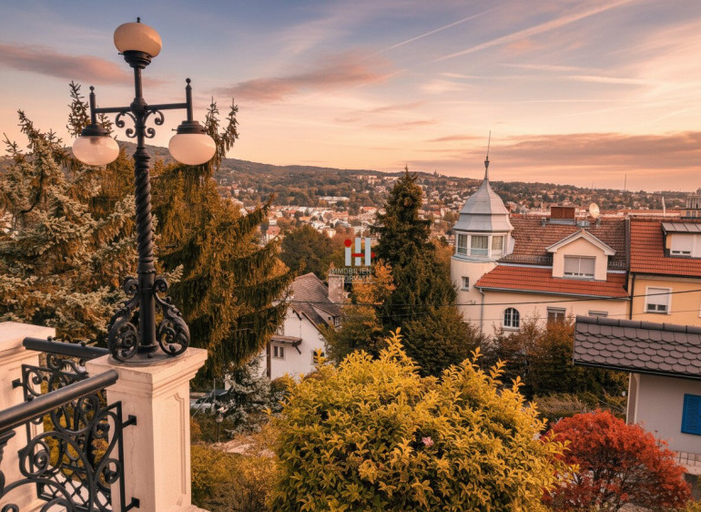 Haus - 1130, Wien - Exklusive Villa mit 2 Wohneinheiten und 1350m2 Eigengrund in Hietzinger Toplage!