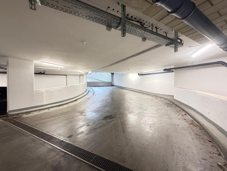 Immobilie - 1220, Wien - Garagenstellplatz in der Attemsgasse 44 ab sofort zur Miete!