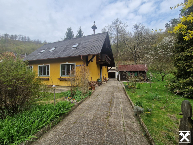 Haus - 3553, Kronsegg - LIEBEVOLLES WOHNJUWEL MIT PARKÄHNLICHEM GARTEN IN TRAUMHAFTER WALDRANDLAGE MIT HERRLICHEM AUSBLICK UNWEIT VOM STAUSEE KRONSEGG