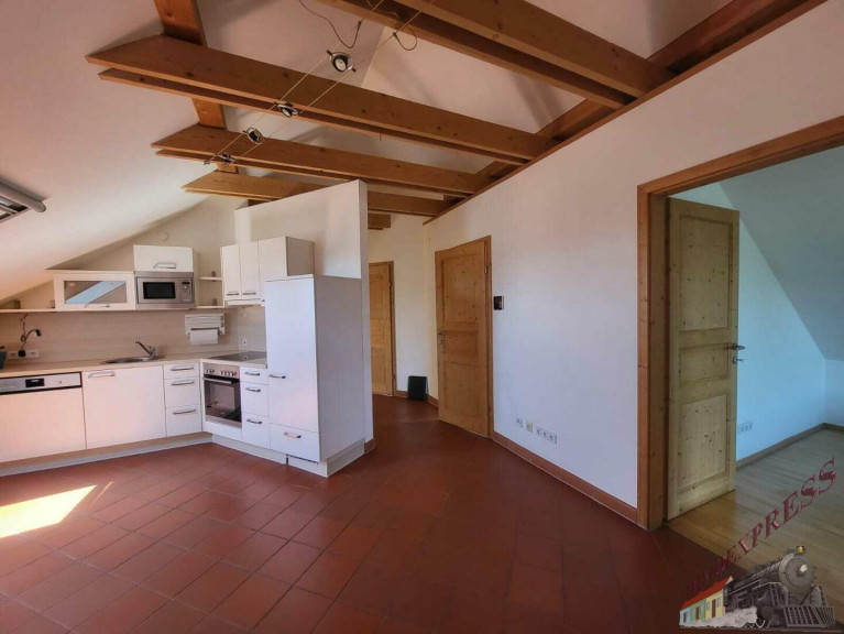 Wohnung - 2485, Wimpassing an der Leitha - Nähe Ebreichsdorf u. Eisenstadt ! Miete inklusive Heiz-u. Warmwasser im Dachgeschoß !