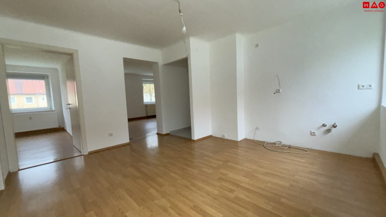 Wohnung - 4400, Steyr - Außergewöhnliches 3-Zimmer-Familiendomizil im Grünen mit Erholungsfaktor und perfekter Infrastruktur! Helle Räume, modernes Bad und praktischer Hauswirtschaftsraum inklusive!