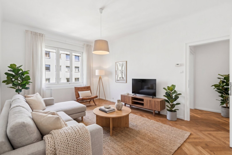 Wohnung - 1070, Wien - Hochwertiges Altbaujuwel mit Loggia in Hofruhelage