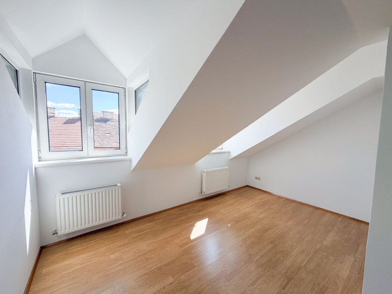 Wohnung - 1160, Wien,Ottakring - 55 m2 Zwei- Zimmer- Dachgeschosswohnung mit 4,6 m2 Terrasse in der Haberlgasse zu vermieten! Nähe Thaliastraße