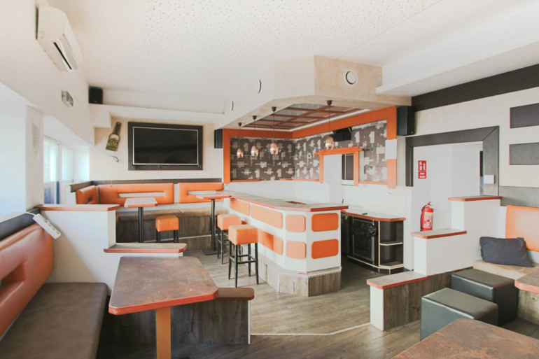 Gastgewerbe - 1160, Wien - Café / Bar / Lokal mit Straßenfront an der Neulerchenfelder Straße