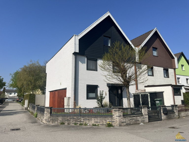 Haus - 4052, Ansfelden - Doppelhaushälfte in Ansfelden: 200m² Wohnfläche mit Garten, Terrasse inkl. Sommergarten und Garage!