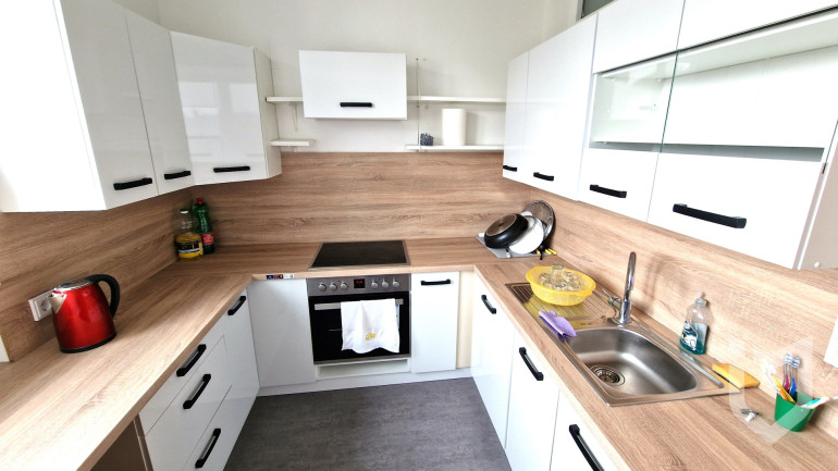 Wohnung - 4523, Sierning - - NEU RENOVIERTER FAMILIENHIT-
GERÄUMIGE 4 - ZIMMER WOHNUNG MIT LOGGIA UND EINBAUKÜCHE !