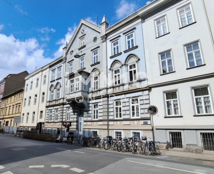 Wohnung - 8010, Graz - Dachgeschoßwohnung im Altbau: Erstbezug nach Sanierung mit Balkon und Einbauküche!