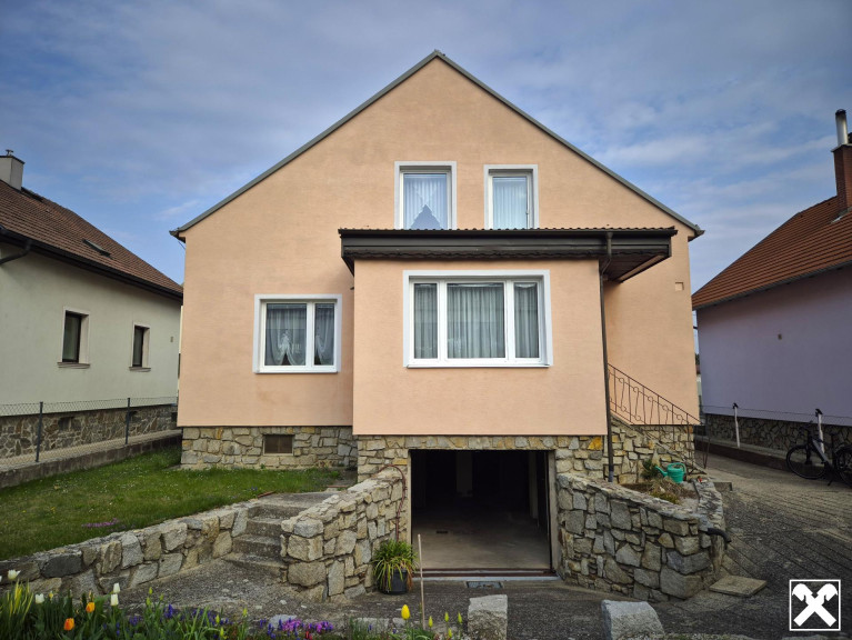 Haus - 2013, Göllersdorf - GEPFLEGTES EINFAMILIENHAUS MIT GARAGE UND SCHÖNEM GARTEN