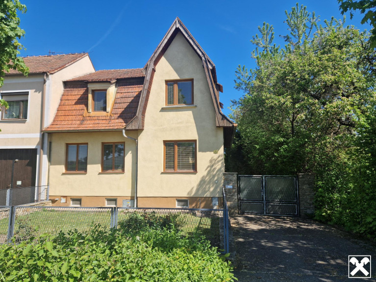 Haus - 3470, Kirchberg am Wagram - SANIERUNGSBEDÜRFTIGES LANDHAUS MIT TRAUMHAFTEM GARTEN SAMT ALTBAUMBESTAND IN ALLERBESTER WOHN- UND ZENTRUMSLAGE VON KIRCHBERG AM WAGRAM