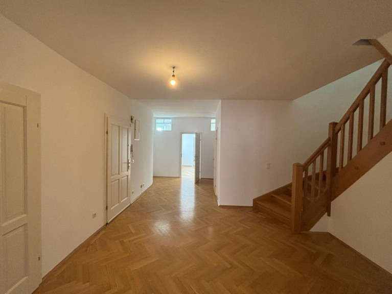 Wohnung - 2700, Wiener Neustadt - Dachgeschosswohnung mit großzügiger Dachterrasse und Fernblick in einem der schönsten Altstadthäuser von Wiener Neustadt