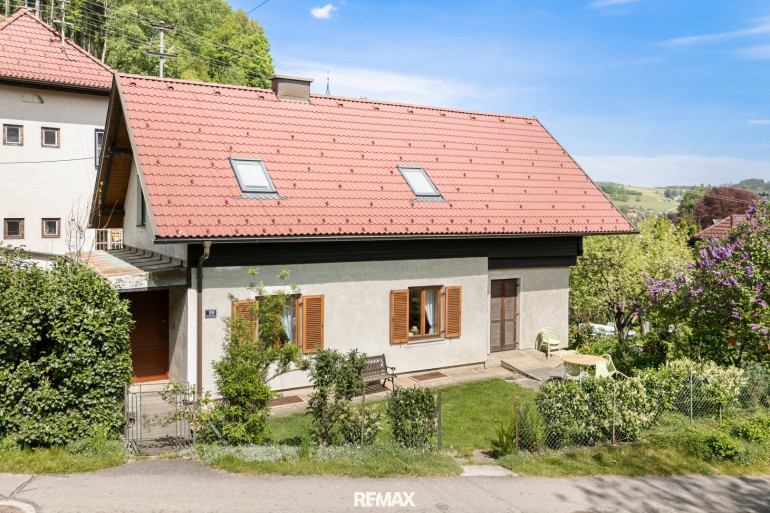 Haus - 9560, Feldkirchen in Kärnten - Charmante Wohnimmobilie in Feldkirchen mit Stadtblick und angenehmem Wohnflair