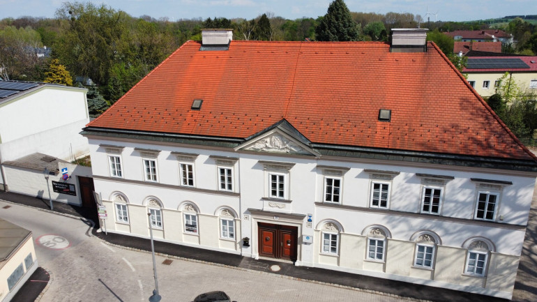 Büro / Praxis - 2460, Bruck an der Leitha - Stilvolle, barrierefreie Ordination oder Bürofläche mit Eigengarten in repräsentativer Stadtvilla nahe Hauptplatz & Bahnhof Bruck an der Leitha