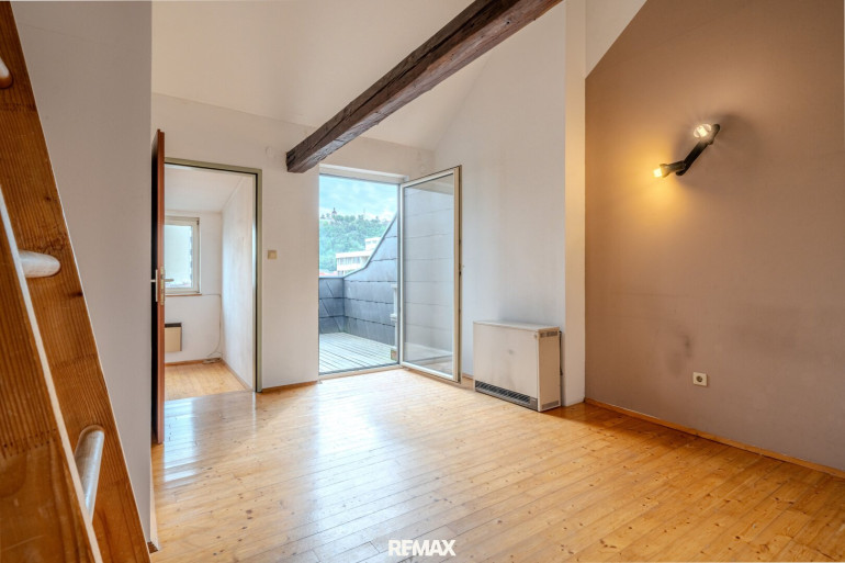 Wohnung - 8020, Graz - Dachgeschoßwohnung mit Terrasse und Schlossbergblick