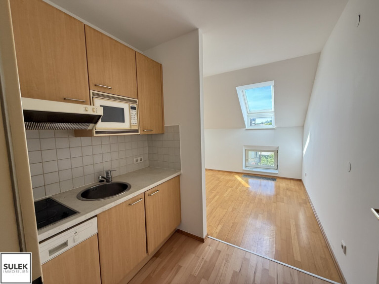 Wohnung - 1130, Wien - Charmante 2-Zimmer Dachgeschosswohnung im 13. Bezirk mit U4-Anbindung