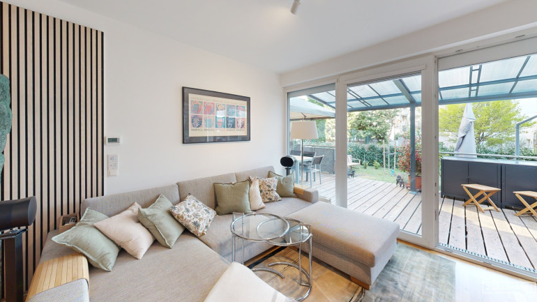 Wohnung - 1050, Wien - Urbanes Townhouse mit Eigengarten, Terrasse und Garage – Wohnen mit Hauscharakter im Herzen von Wien | ZELLMANN IMMOBILIEN