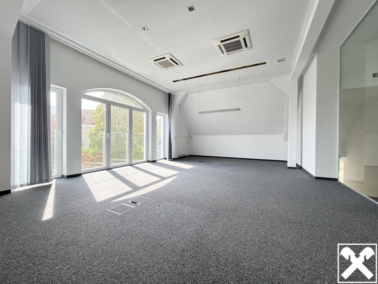 Büro / Praxis - 4600, Wels - Arbeiten mit Charme - Bürofläche im Dachgeschoss einer Villa