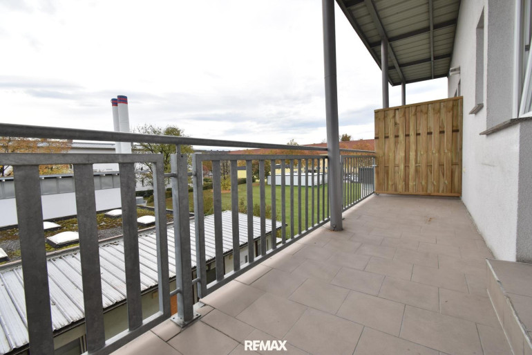 Wohnung - 4400, Steyr - Gepflegtes Mini-Apartment mit Badezimmer und Balkon in zentraler Lage - Zimmer 14! Nähe BMW, SKF!!!