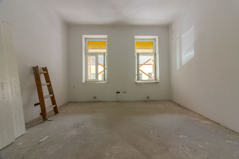Wohnung - 1140, Wien - U3 Hütteldorf - Ruhig - Teilsaniert / fast belagsfertig