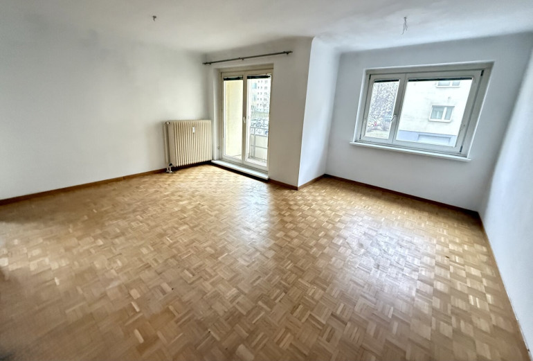 Wohnung - 1220, Wien,Donaustadt - Gemütliche 3-Zimmer-Wohnung mit Loggia in 1220 Wien – Ihr Renovierungsprojekt!
