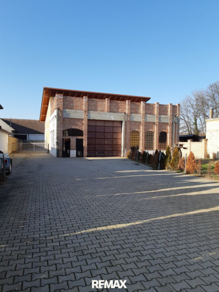 Grundstück - 7122, Gols - Ihr Traumhaus in Gols: 2.400 m² Baugrund mit 280 m² Rohbau, Terrasse und 10 Stellplätzen!
