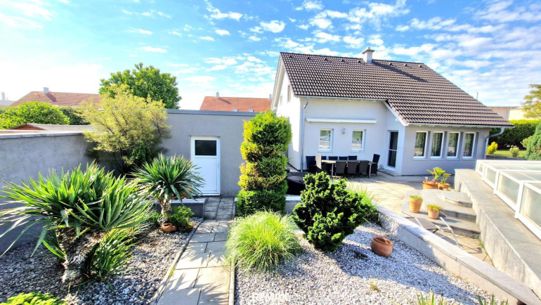 Haus - 2440, Gramatneusiedl - Neuwertiges 5-Zi-EFH in Gramatneusiedl mit Garten, Terrasse & 2 Garagen!