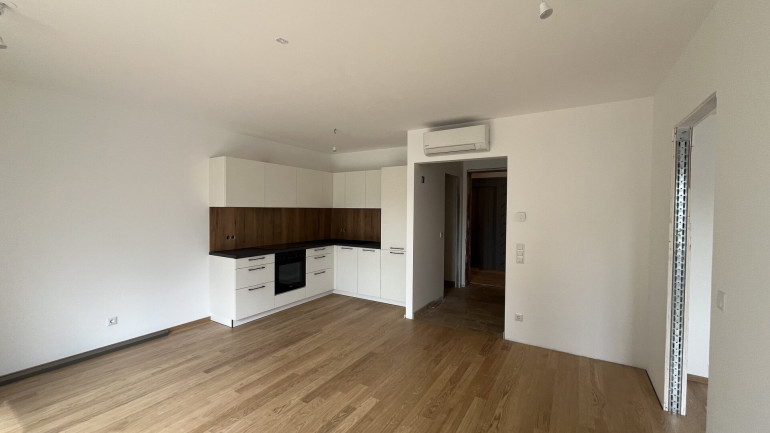 Wohnung - 2700, Wiener Neustadt - Erstbezug: Geräumige 2-Zimmer-Wohnung mit Balkon und Parkplatz in 2700 Wiener Neustadt