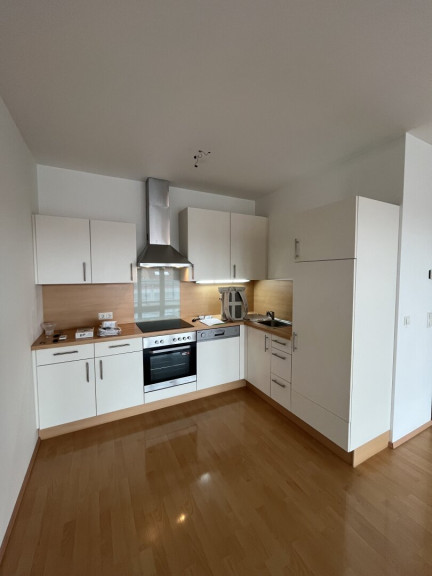Wohnung - 2700, Wiener Neustadt - Helle 2-Zimmer-Wohnung mit großzügiger Loggia und Parkplatz in 2700 Wiener Neustadt