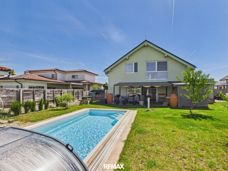 Haus - 2425, Nickelsdorf - Wohnen auf höchstem Niveau in Nickelsdorf - Modernes Einfamilienhaus mit Pool & Loxone Smart-Home.