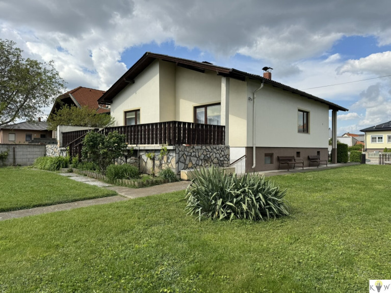 Haus - 7122, Gols - REDUZIERT! Ideales Wohnhaus mit großem sonnigen Grund für Sie und Ihre Familie!