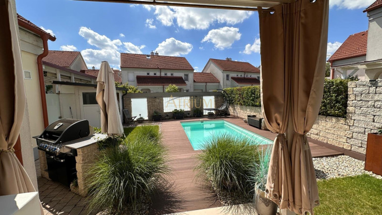 Haus - 2460, Bruckneudorf - Charmantes Reihenhaus mit Pool & Top-Ausstattung