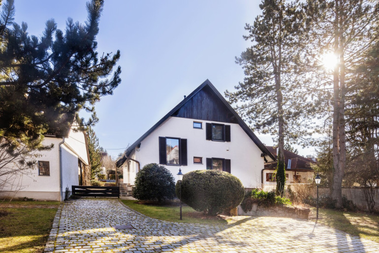 Haus - 2531, Gaaden - Generalsaniertes Einfamilienhaus in herrlicher Gartenlandschaft mit Pool