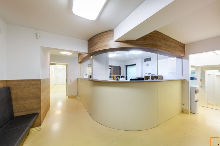 Büro / Praxis - 1180, Wien - ARZTMEILE THERESIENGASSE _HERVORRAGEND EINGEFÜHRTE ARZTPRAXIS MIT 2 EINGÄNGEN UND EIGENGARTEN