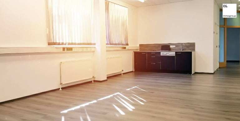 Büro / Praxis - 5020, Salzburg - Attraktive Gewerbeimmobilie in Toplage, Salzburg Maxglan - 139m², gelegen im EG; angenehmes Raum- und Arbeitsklima; mit Grün- sowie Parkflächen direkt vor dem Haus