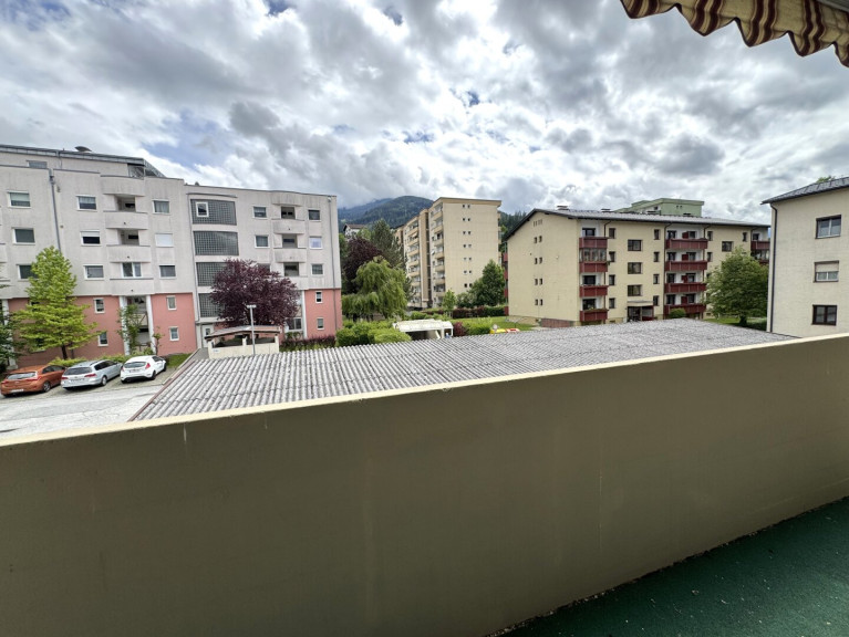 Wohnung - 6112, Wattens - Günstige 3-Zi-Wohnung in Wattens mit Balkon und Garage zum Sanieren