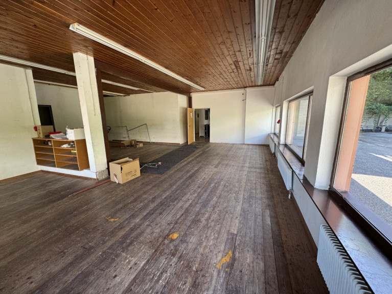 Halle / Lager / Produktion - 6065, Thaur - Sofort beziehbare Werkstatt / Büro / Lager : ca.100 m², 2 Stellplätze, nur € 1.000.- Nettomiete!