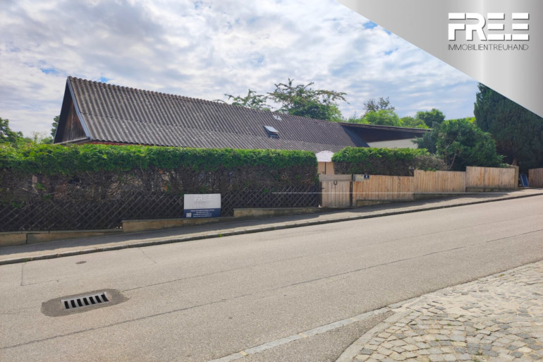 Haus - 3506, Thallern - IDYLLISCHE LAGE | Teilrenovierter Bungalow mit riesiger Garage