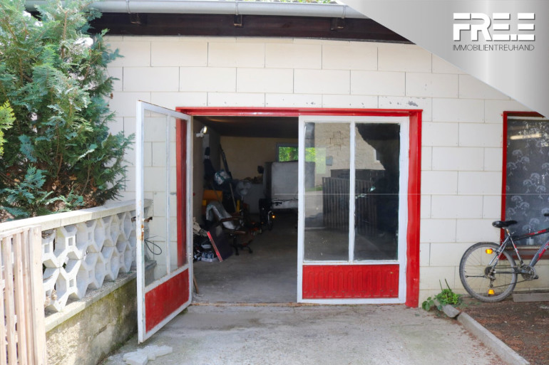 Haus - 3506, Thallern - IDYLLISCHE LAGE | Teilrenovierter Bungalow mit riesiger Garage