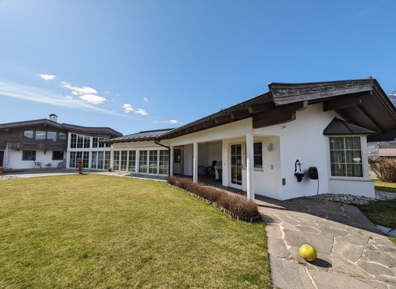 Haus - 6372, Oberndorf in Tirol - Exklusives 320m² Haus in Oberndorf/Tirol – gepflegt, Garage, Einbauküche, Top Lage!