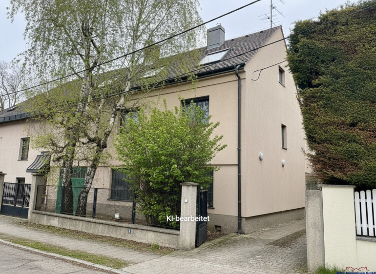 Haus - 1220, Wien - sanierungsbedürtiges Mehrfamilienhaus: 2 Wohneinheiten, Garage, Garten, Terrasse und Wintergarten sowie Lager und Werkstatt !!!